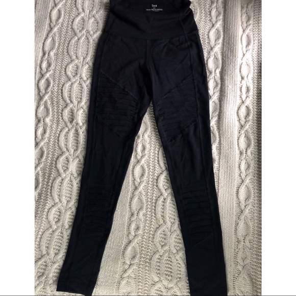 Aritzia TNA “Tecuya” Pant high rise legging - Picture 5 of 6